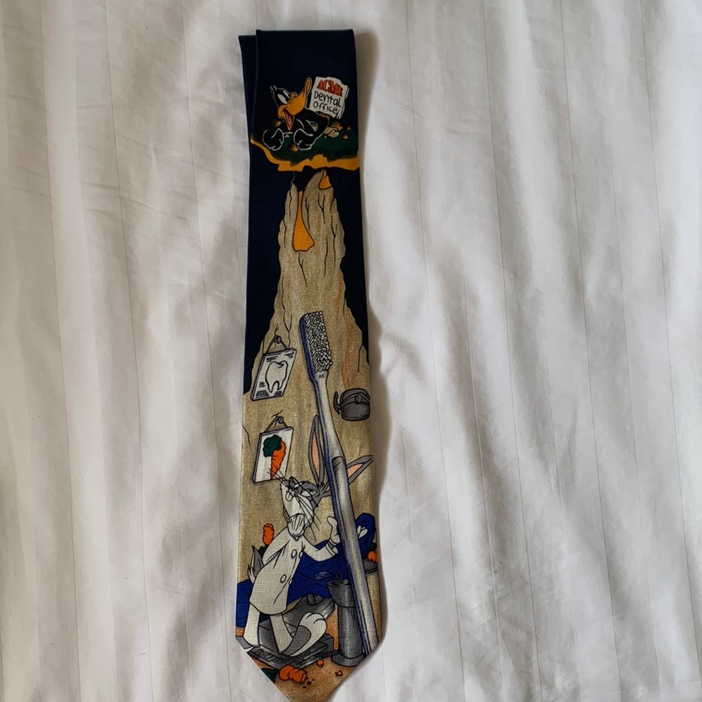 Looney Toons handmade silk Bugs as Dentist w Daffy navy tie EUC